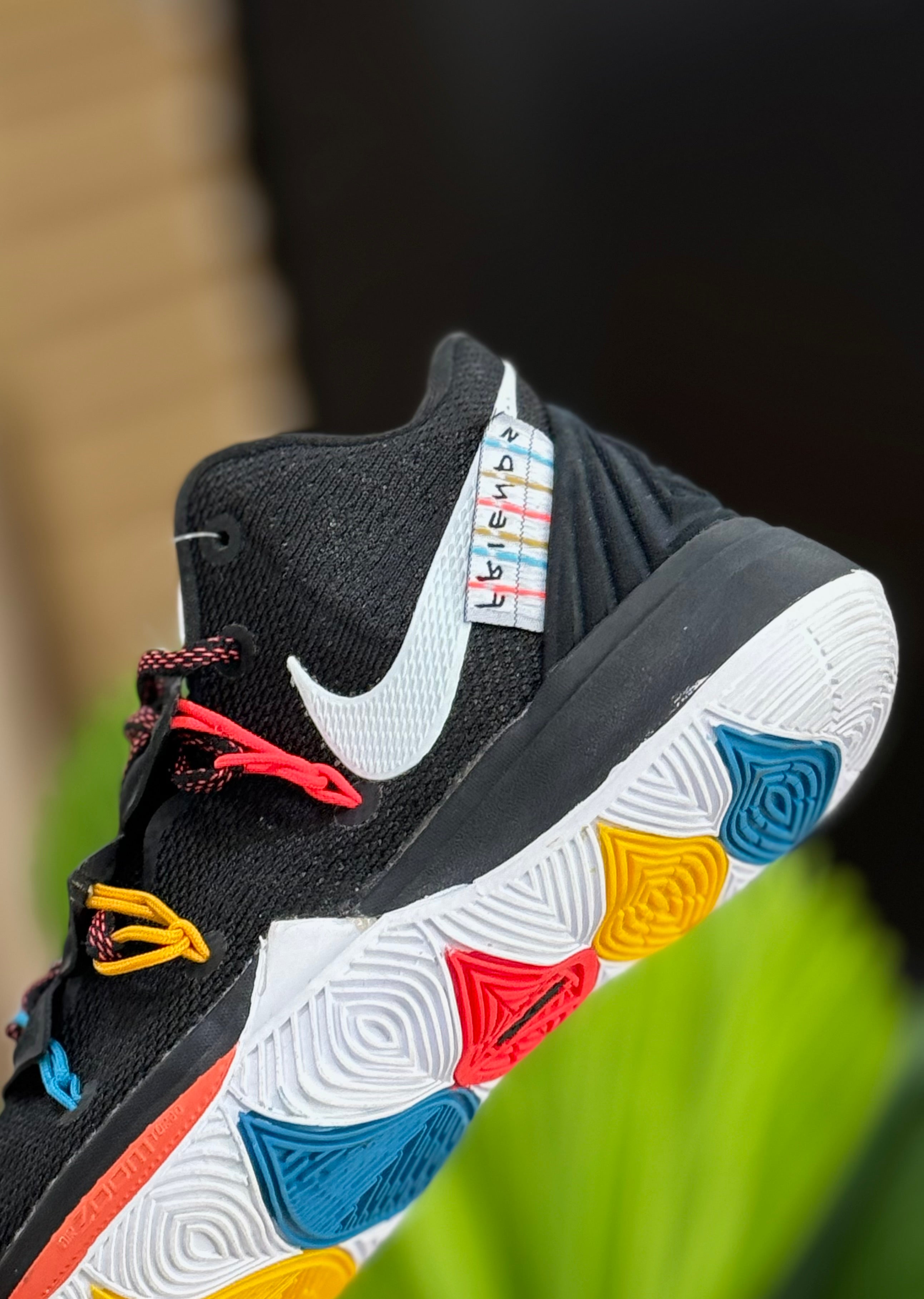 Nike Kyrie 5 Friends