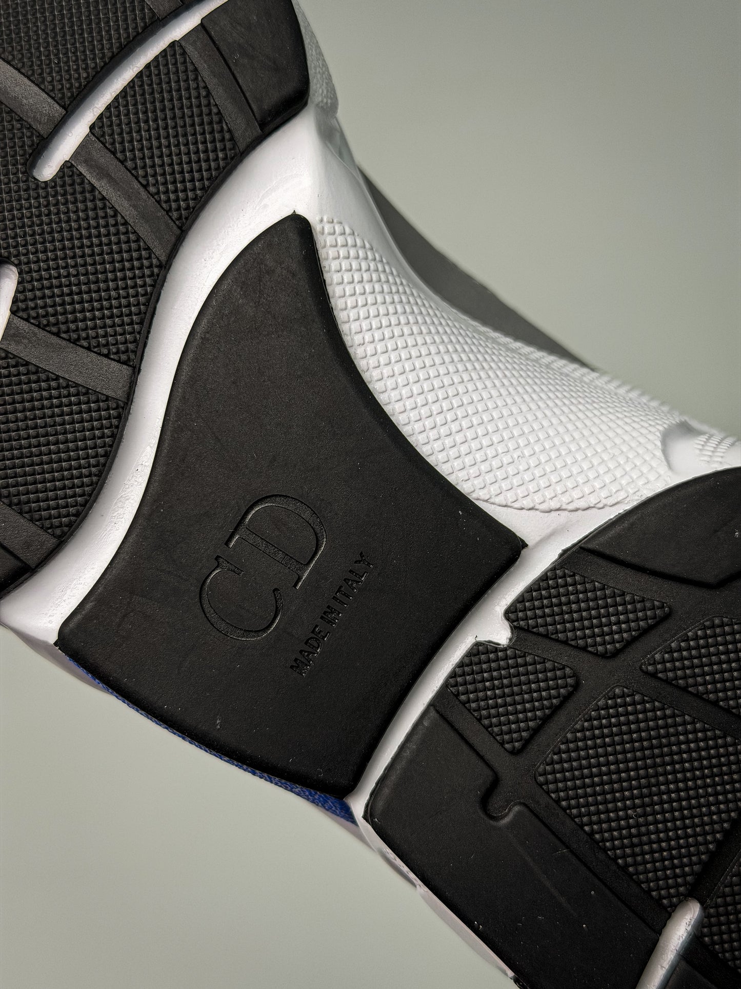 Dior B22