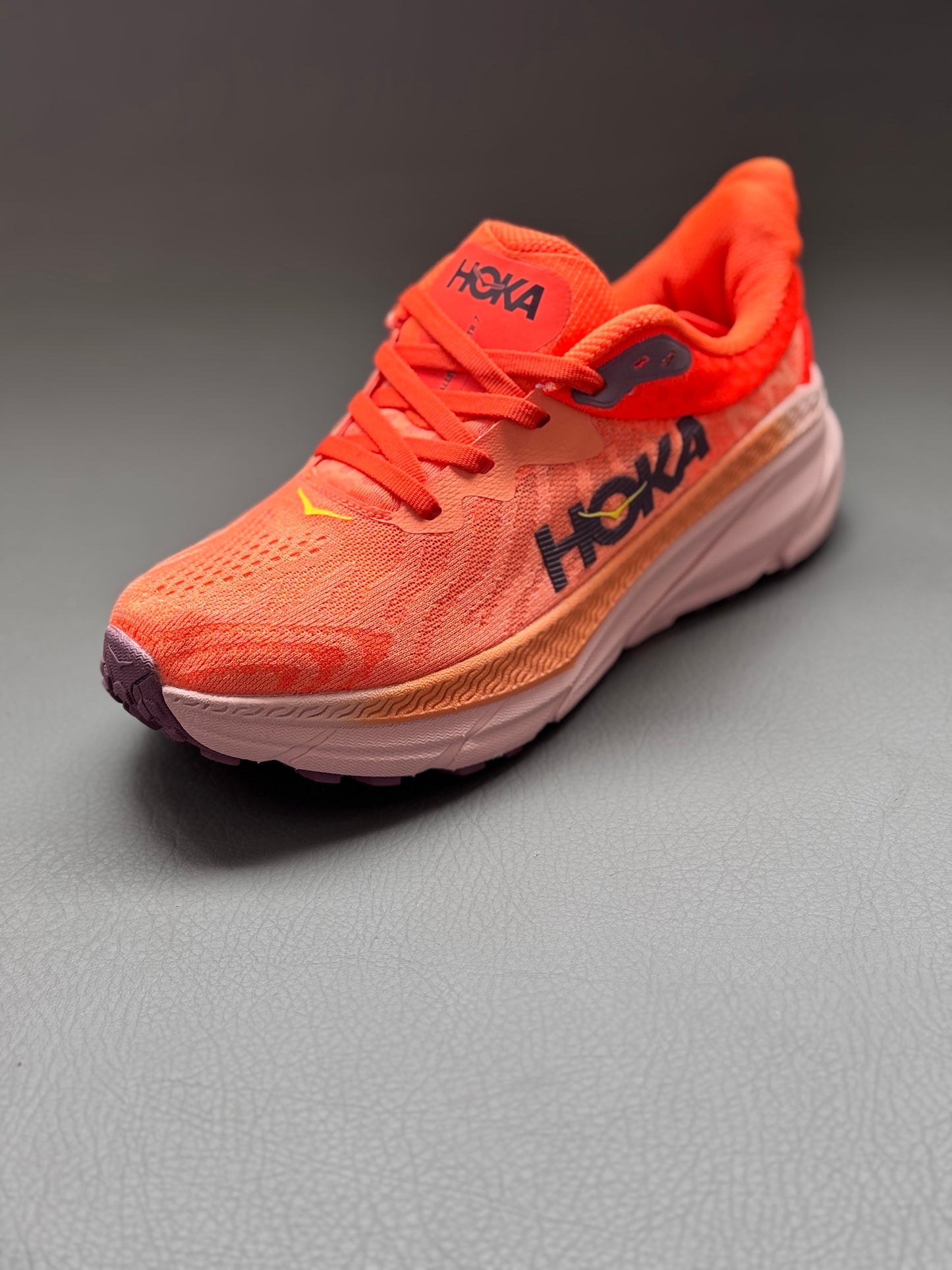 Hoka Challenger