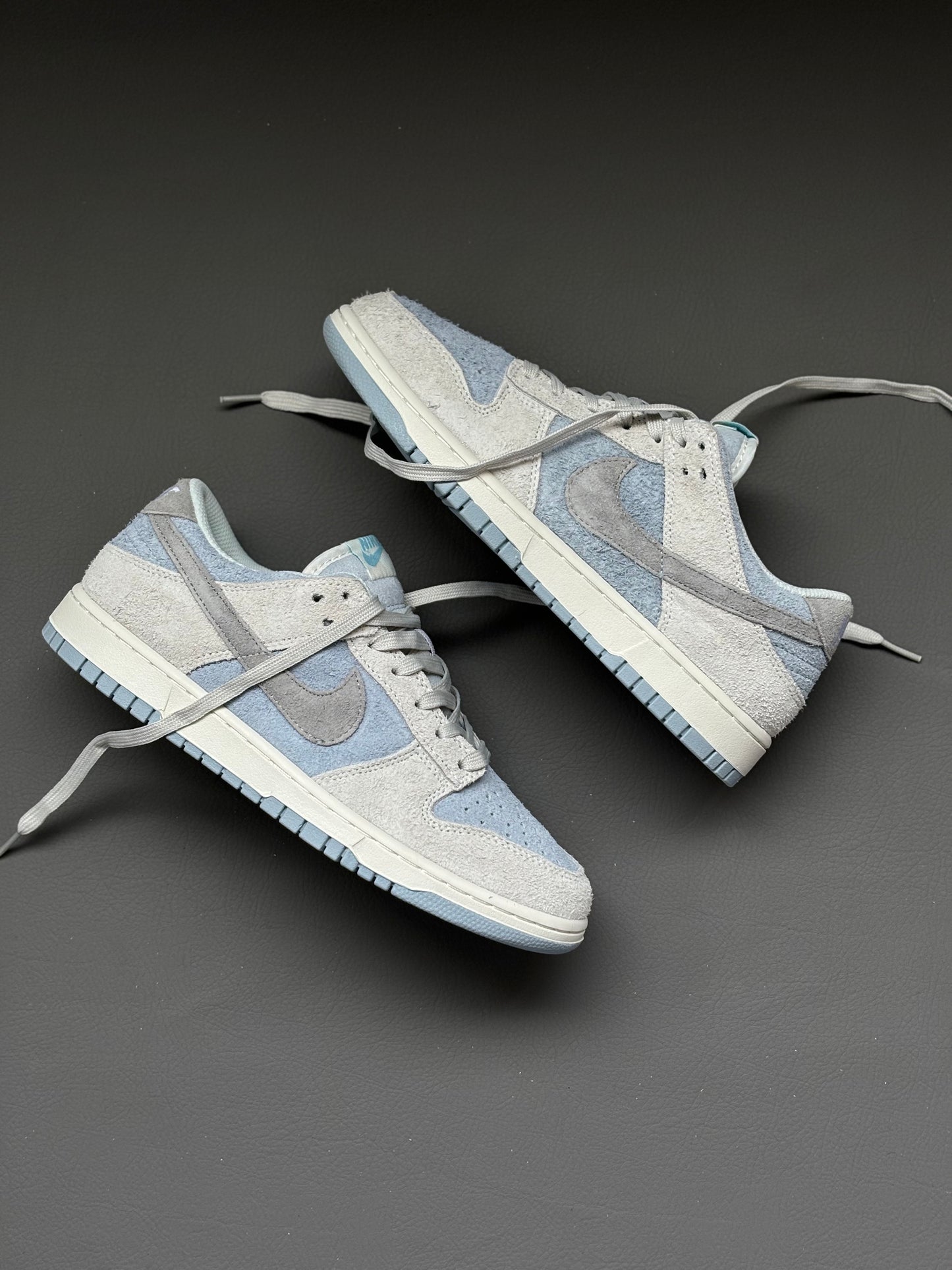 Nike Dunk Low
Light Armory Blue Photon Dust