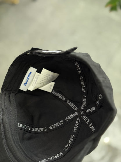 CAP REEBOK X VETEMENTS