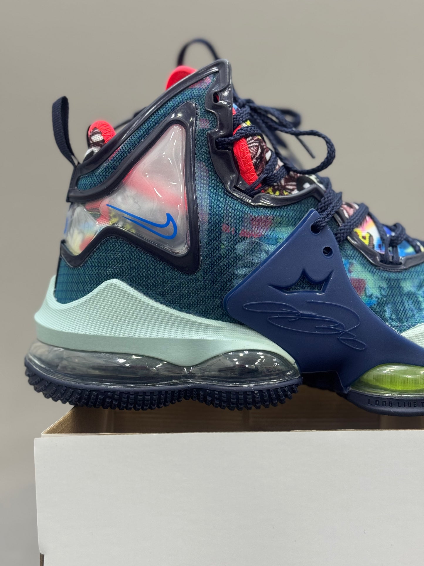 Nike LeBron 19 Fast Food Dutch