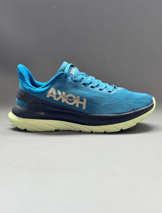 Hoka Challenger