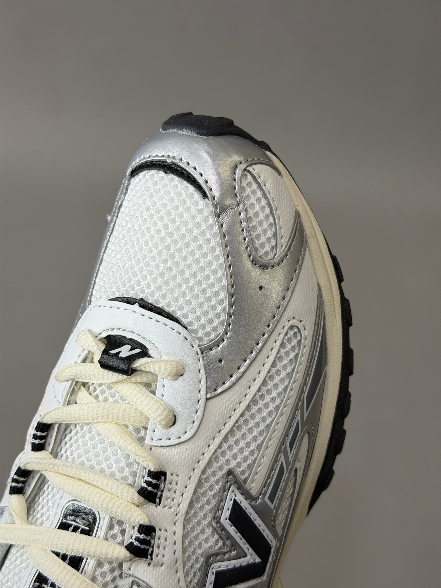 New Balance 204L