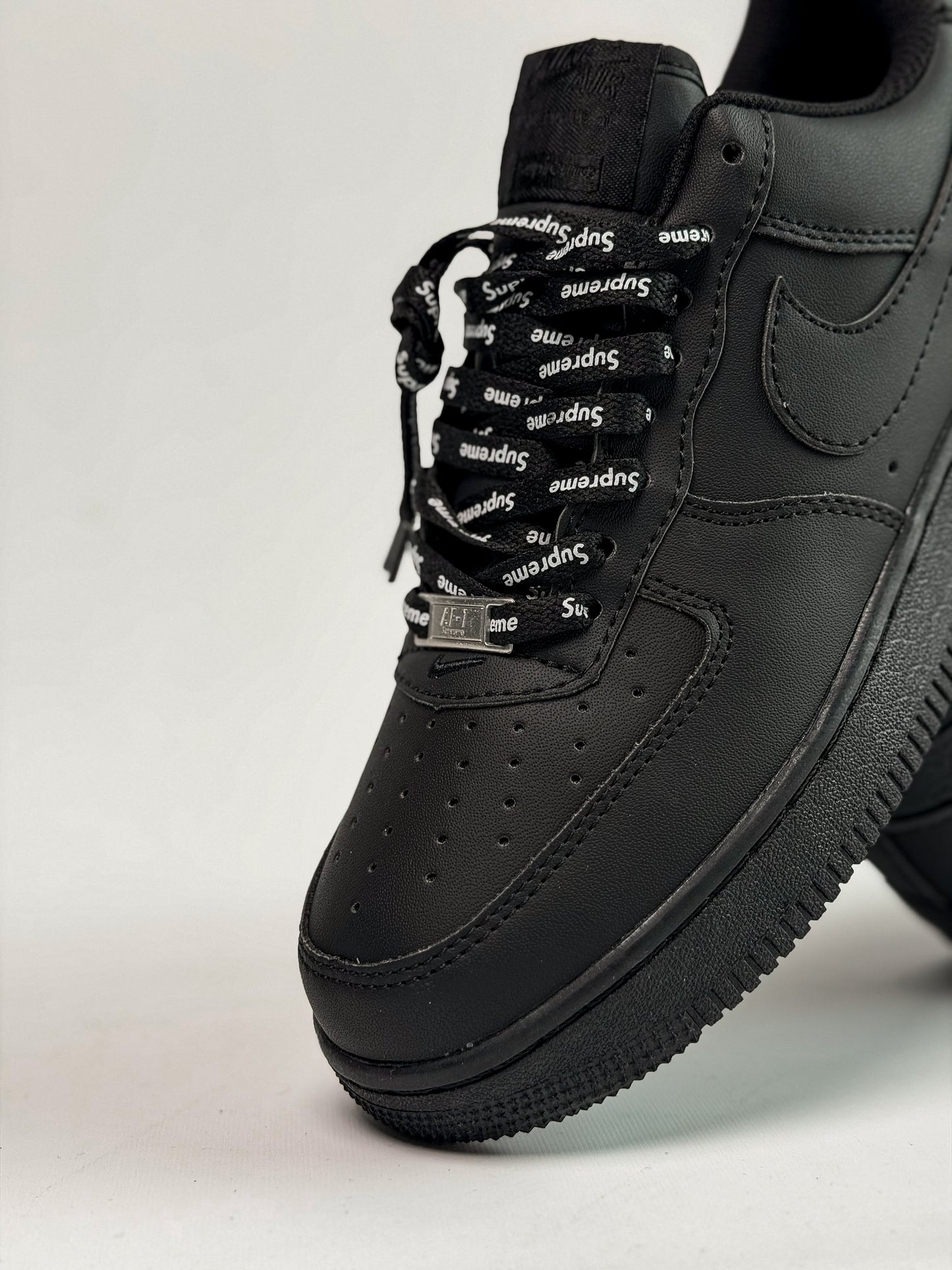 Nike Air Force 1 x Supreme
