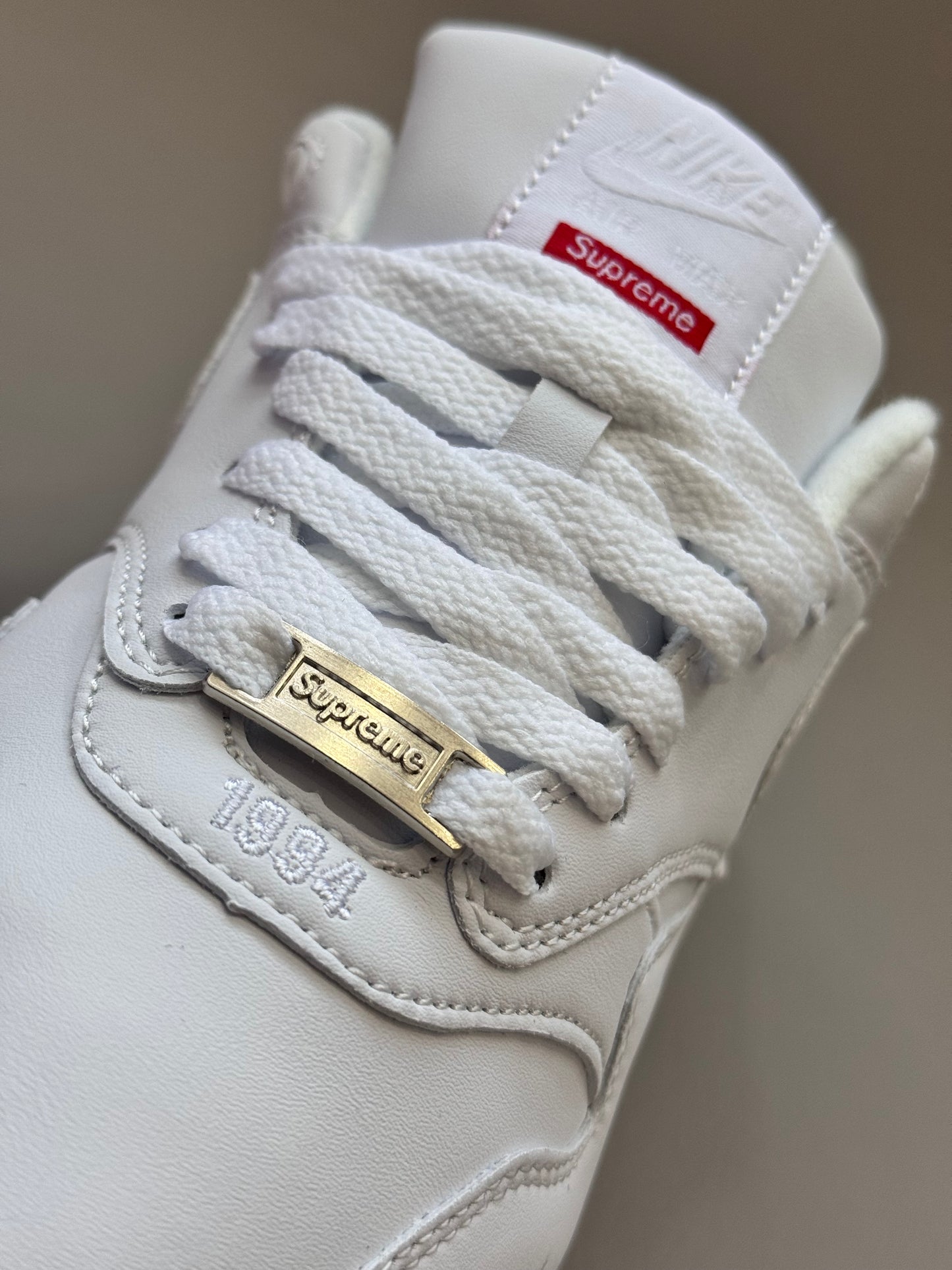 Nike Air Max 1 x Supreme