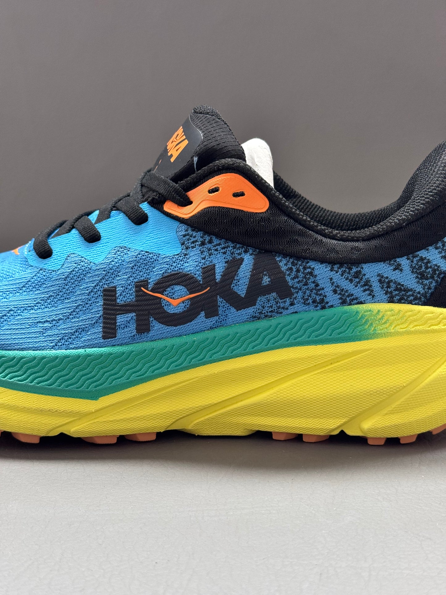 Hoka Challenger