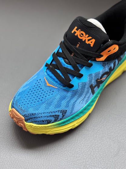 Hoka Challenger