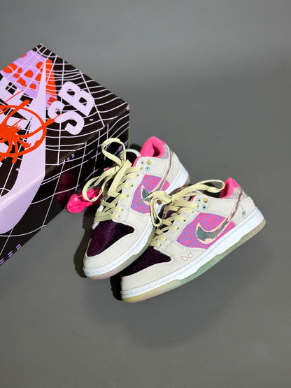 Nike Dunk Low Spider-Gwen