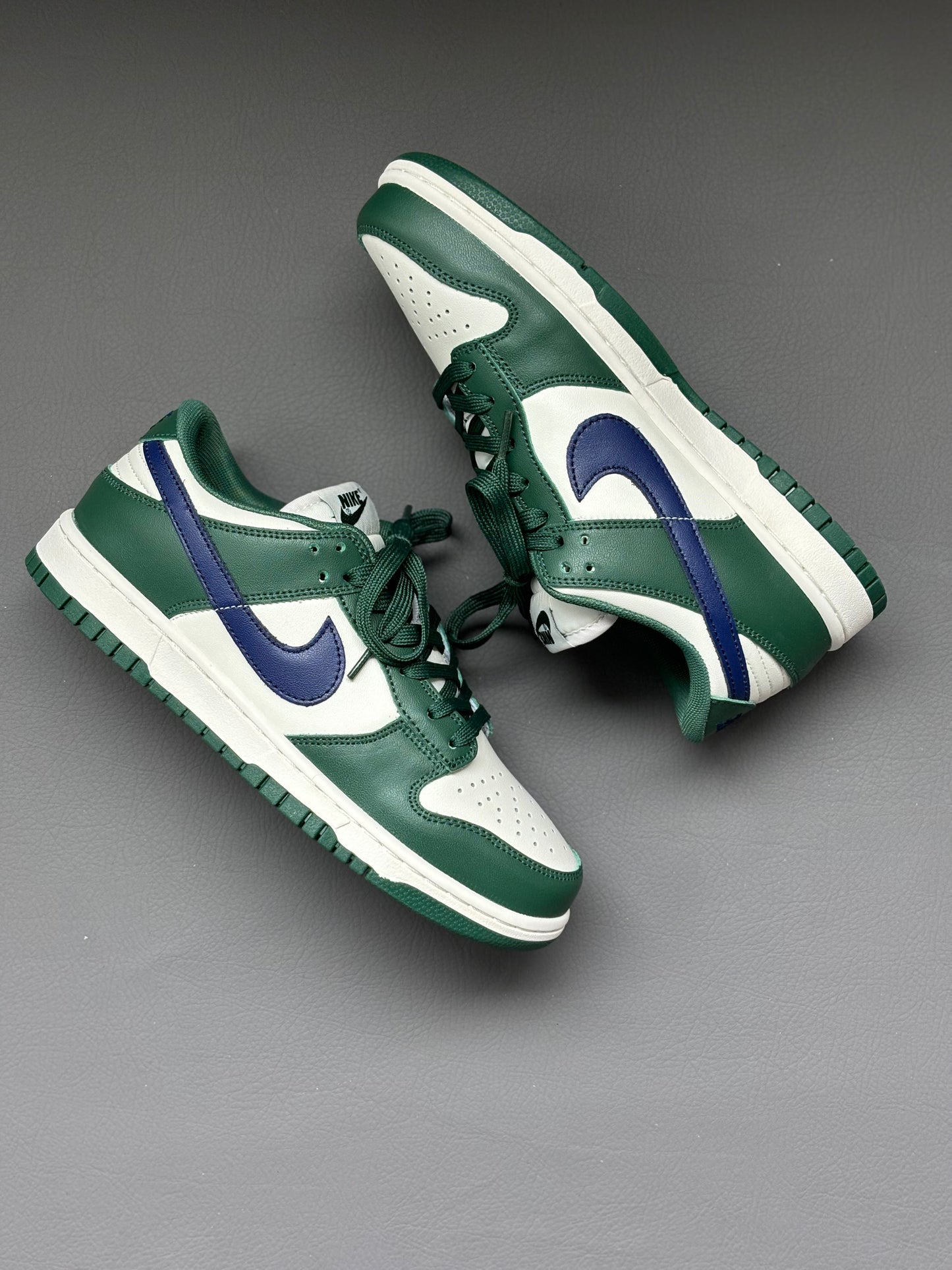 Nike Dunk Low Retro
Gorge Green Midnight Navy