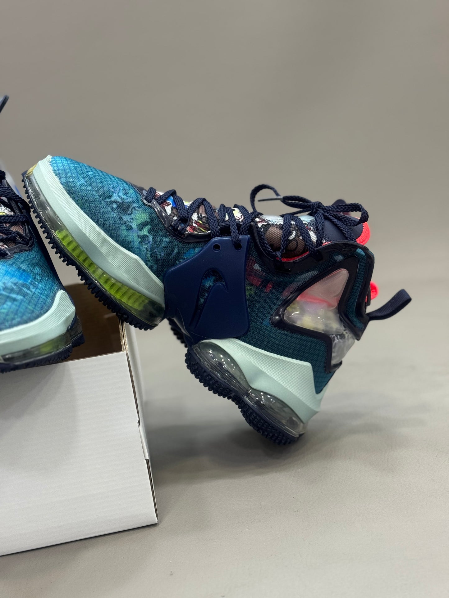 Nike LeBron 19 Fast Food Dutch