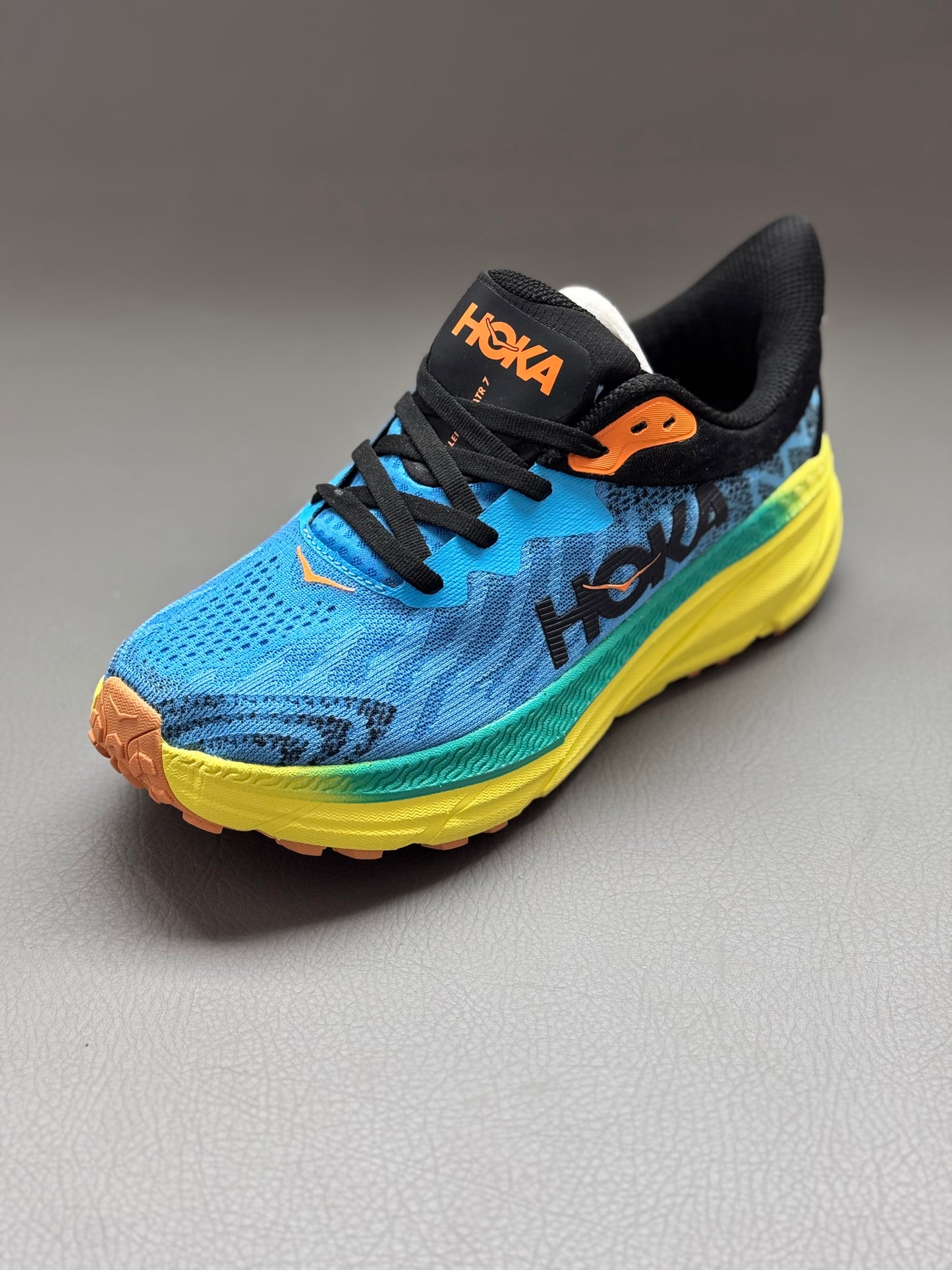 Hoka Challenger