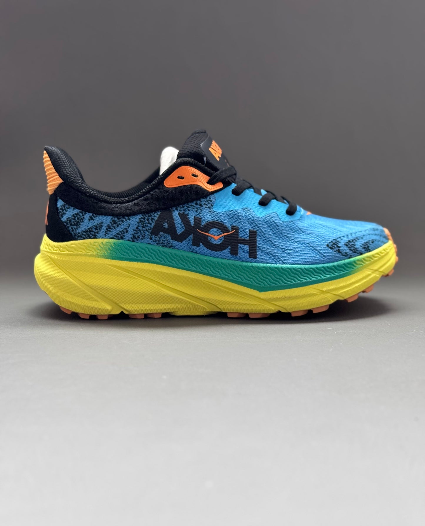 Hoka Challenger