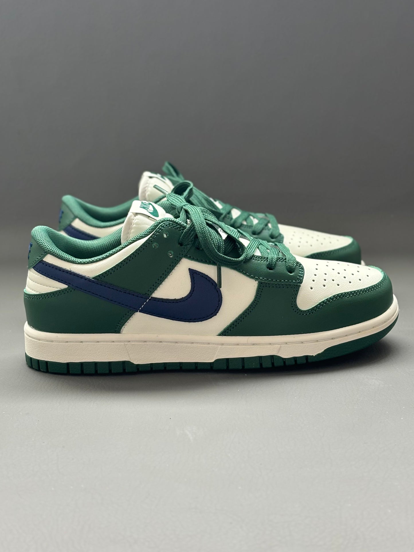 Nike Dunk Low Retro
Gorge Green Midnight Navy