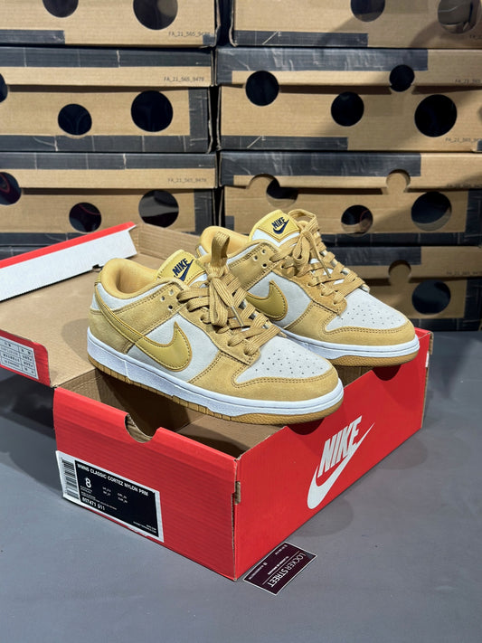 Nike Sb Dunk Gold Suede