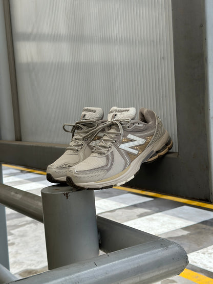 New Balance 860 V2