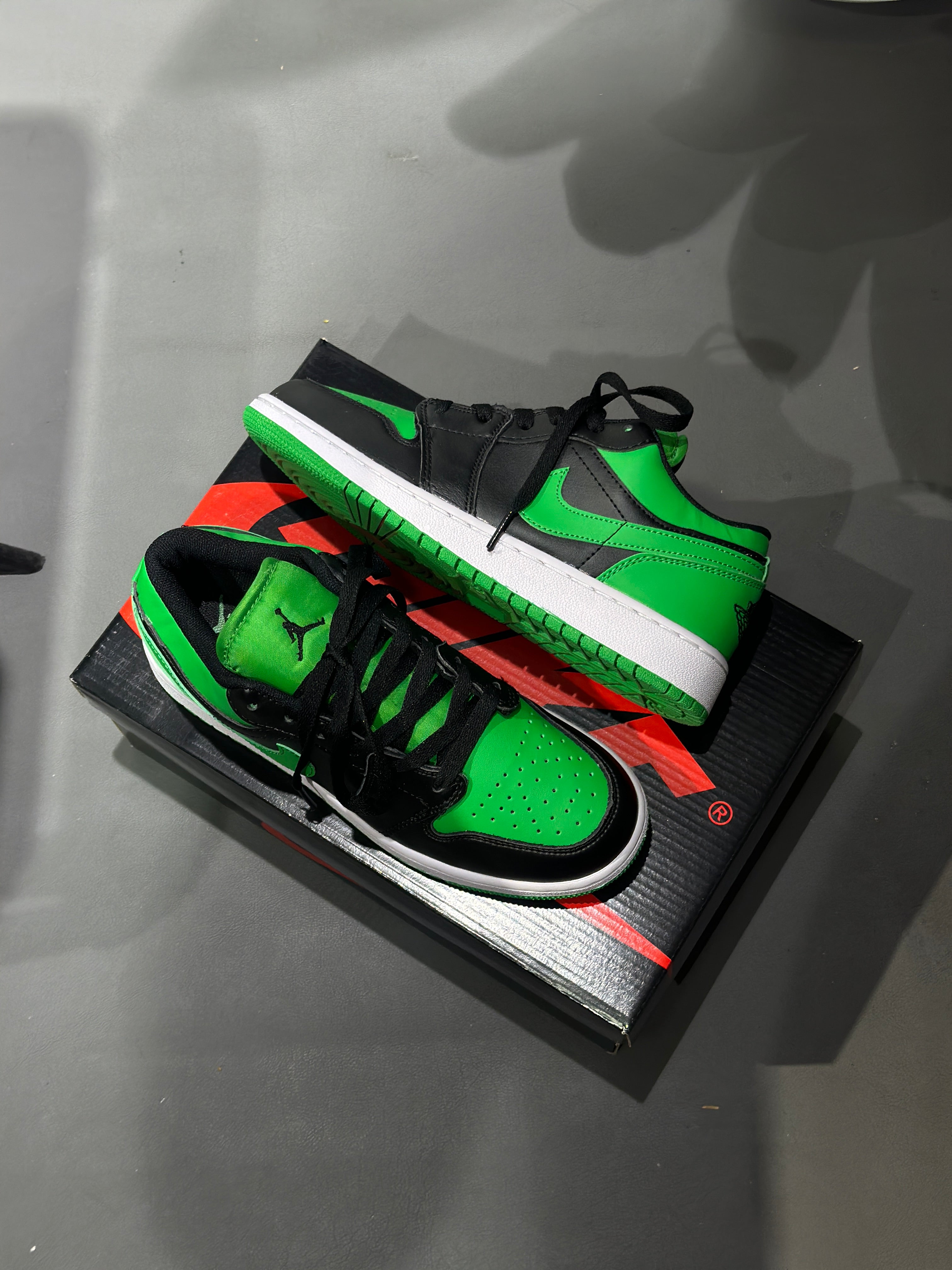 Green black jordan 1 hotsell