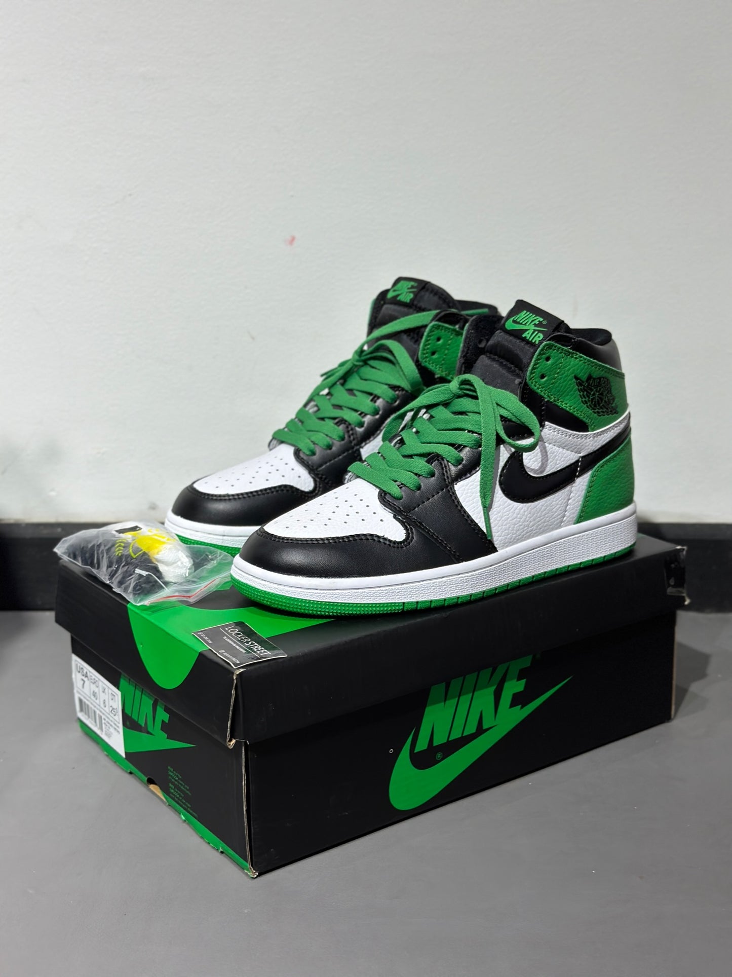 Air Jordan 1 High Lucky Green